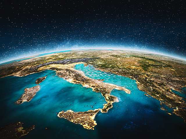 AGGIORNAMENTO PERMANENTEIN PRESENZA
I nuovi scenari economici per l'Italia e il Mezzogiorno: tra sfide globali e opportunità locali