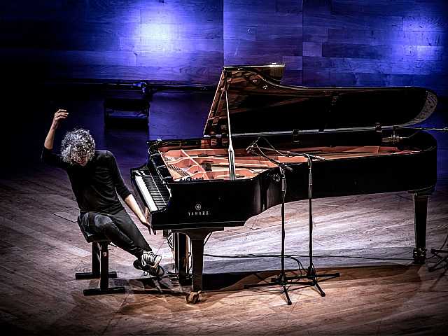 AGGIORNAMENTO PERMANENTEIN PRESENZA
Serata di fine anno: incontro con Giovanni Allevi (con accompagnatore)