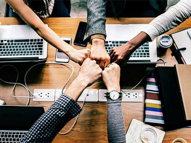 GLOBAL SUMMITIN PRESENZA
Workshop Comunicazione
Informazione, disinformazione e manipolazione: come difendersi e contrattaccare nel mondo della comunicazione