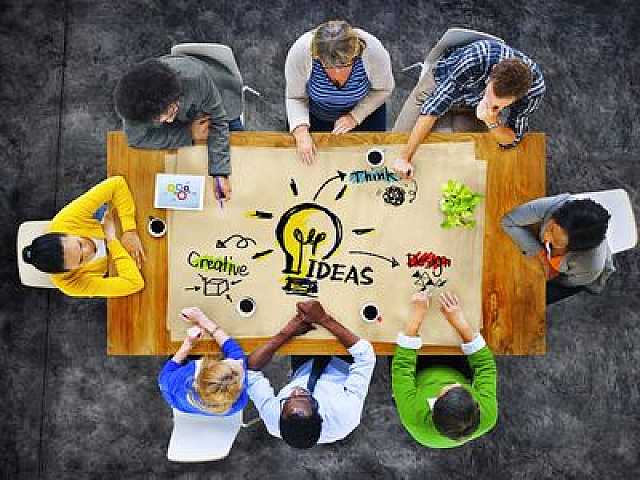 AGGIORNAMENTO PERMANENTEIN PRESENZA
Team working ad alta quota.
Storie di volo ad uso dei leader