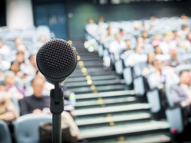 AGGIORNAMENTO PERMANENTEIN PRESENZA
La Leadership sul palco: tecniche di Public Speaking per presentare se stessi e la propria azienda in modo ottimale e guidare meglio il proprio team