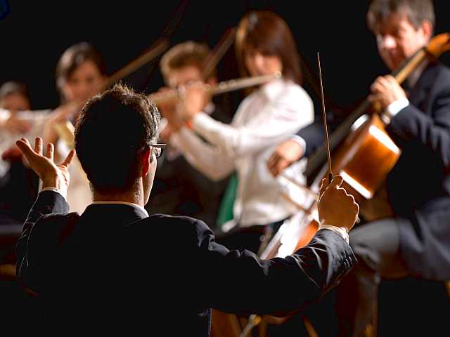 AGGIORNAMENTO PERMANENTEIN PRESENZAÈ come dirigere un’orchestra: leadership dal palco all’azienda (con un quartetto d'archi in accompagnamento)
