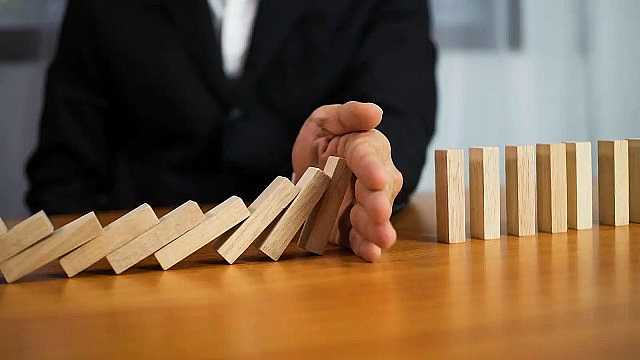 Recovery after disaster: strategies to guide managers through the 'post-crisis' phases in the organizations