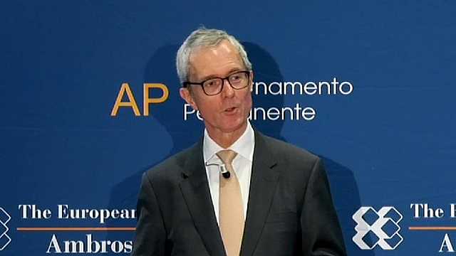 Global economy: the glass is half full